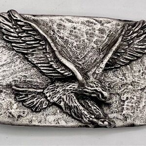 Elegant Silver Eagle Belt Buckle in solid pewter